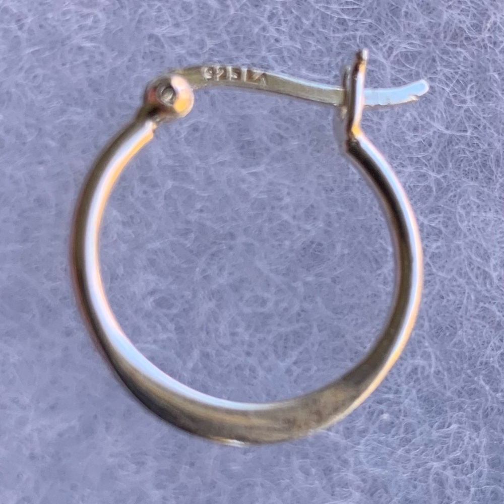 925 Sterling small hoop earring - Picture 5 of 13